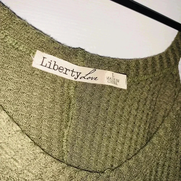 Cold Shoulder Thermal - Picture 4 of 6